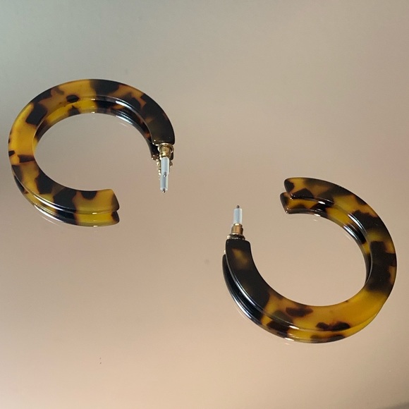 RESIN TORTOISESHELL BIG HOOPS - Picture 5 of 5